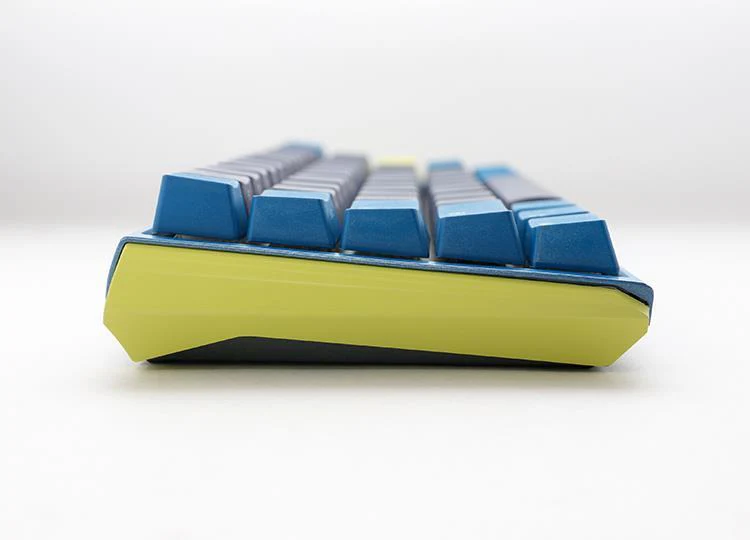 Ducky– One 3 Daybreak Nordic Layout Mini 60 % Kirschrot