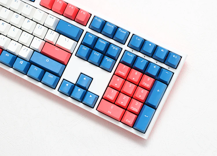 Ducky One 3– Bon Voyage Nordic– Fullsize– Kirschblau