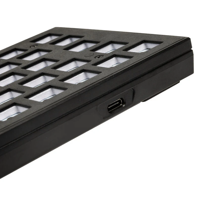 Xtrfy K5 RGB Compact (65 %) Barebone ISO. Schwarz