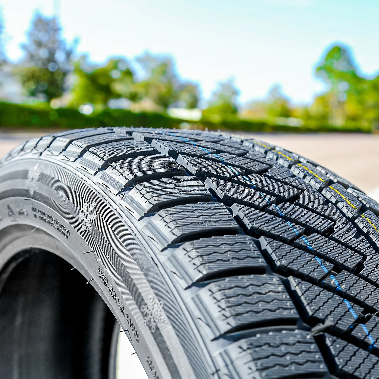 Haida HD687 235/40R19 96V Winter Tire